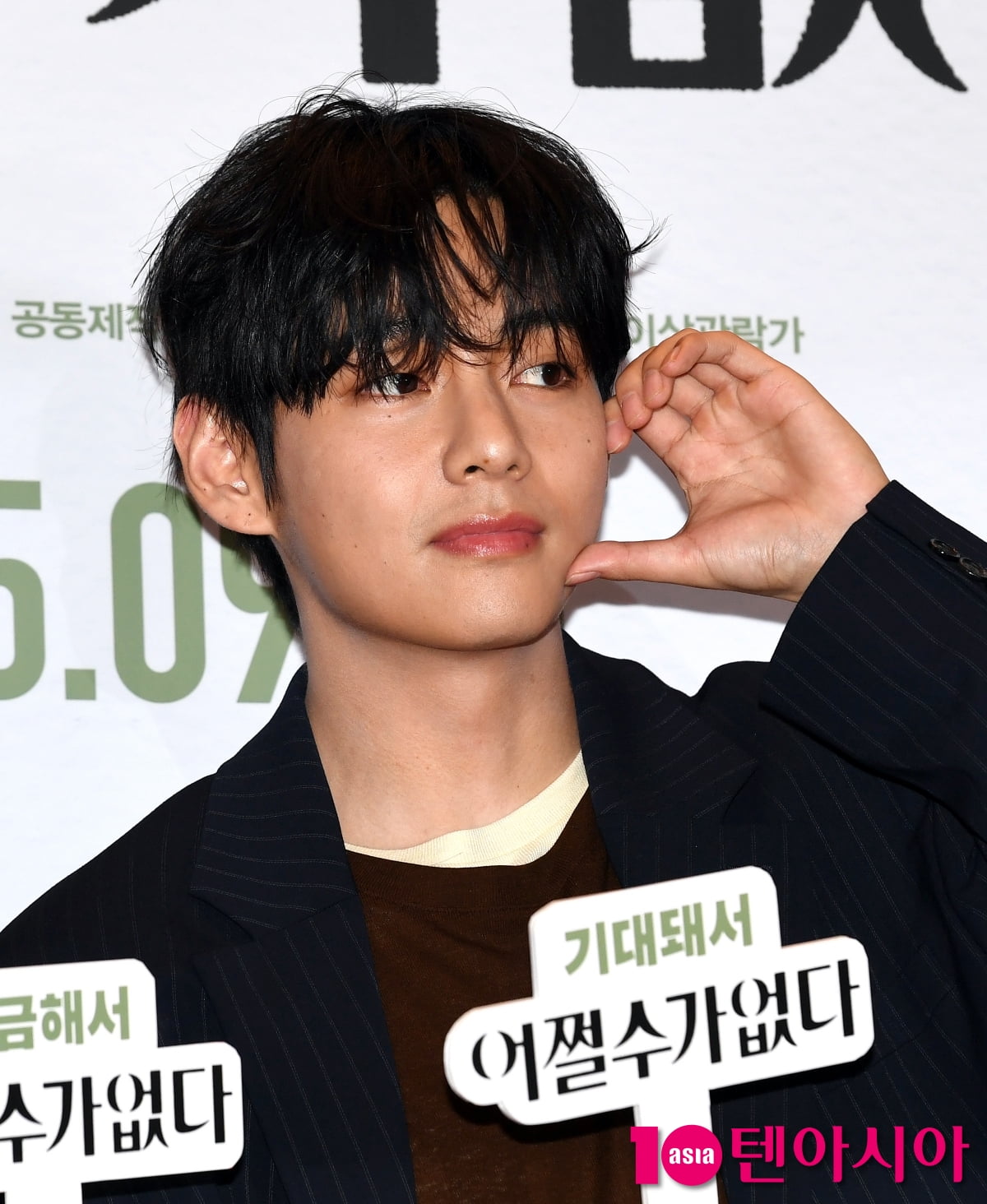 BTS's V Attends Celebrity Screening of 'No Other Choice' in Seoul