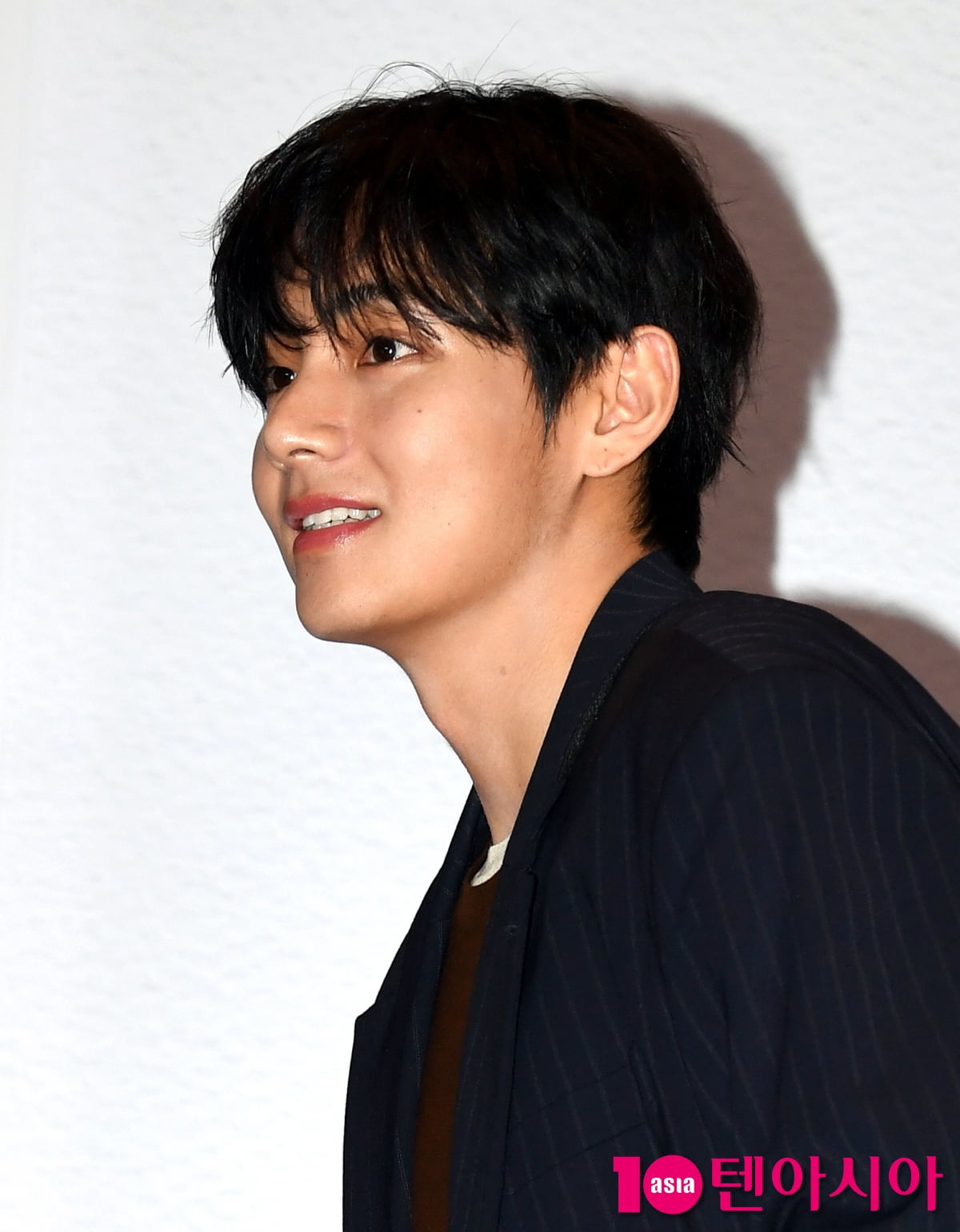 BTS's V Attends Celebrity Screening of 'No Other Choice' in Seoul