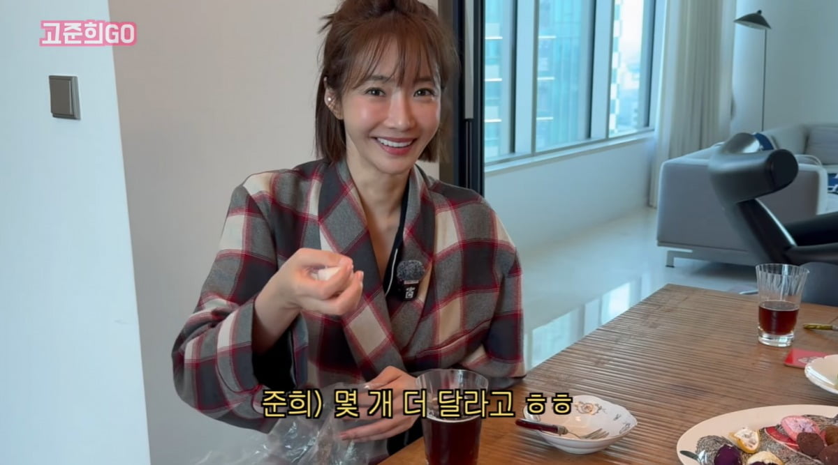 Korean Actress Ko Jun-hee Reveals Plans to Move into Luxury Apartment and Her Love for Designer Brands