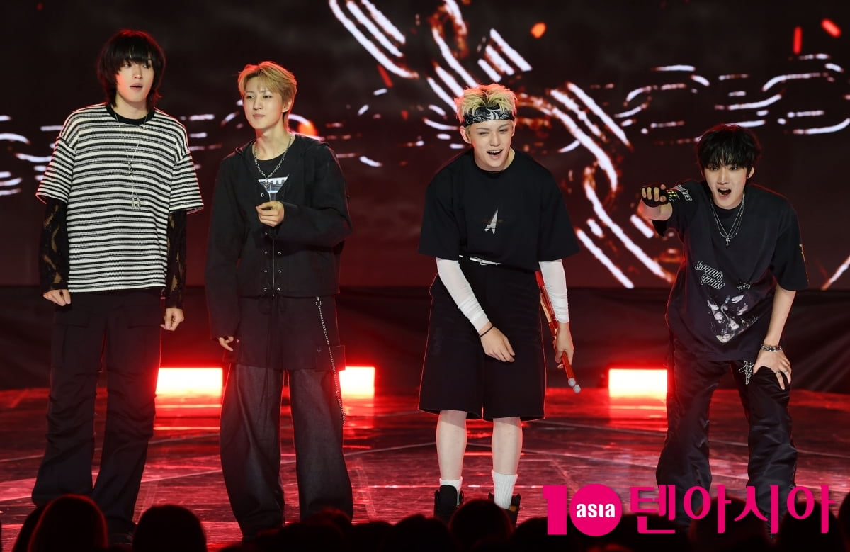 バンドAxMxP、SBS 'THE SHOW'で圧巻のパフォーマンスを披露