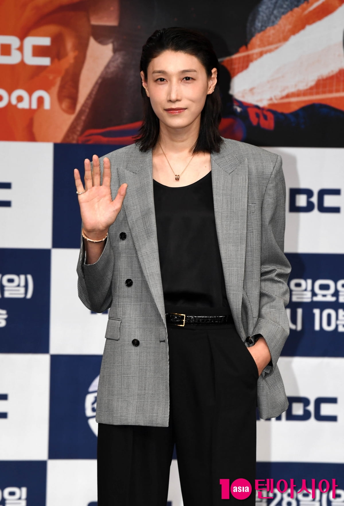 バレーボール界の伝説、キム・ヨンギョンが新番組『新人監督キム・ヨンギョン』で監督デビュー
