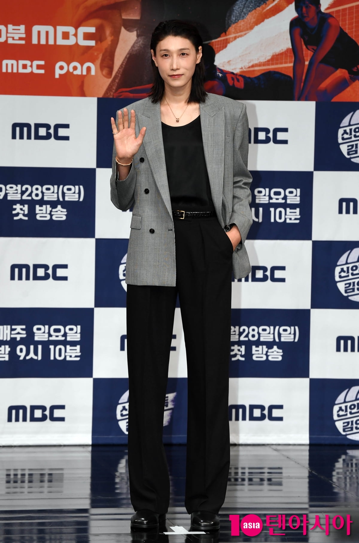 バレーボール界の伝説、キム・ヨンギョンが新番組『新人監督キム・ヨンギョン』で監督デビュー