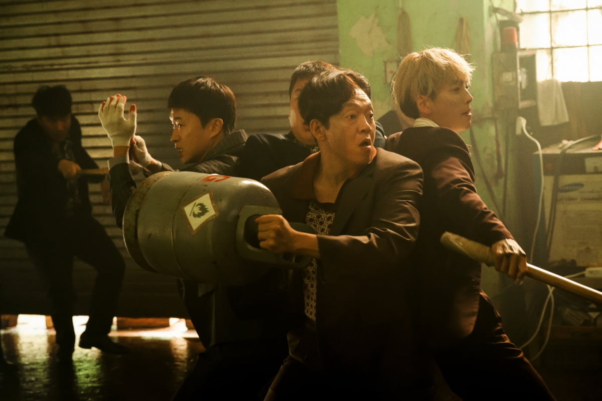 Comedy Film 'Boss' Falls Flat: A Missed Attempt at Humor