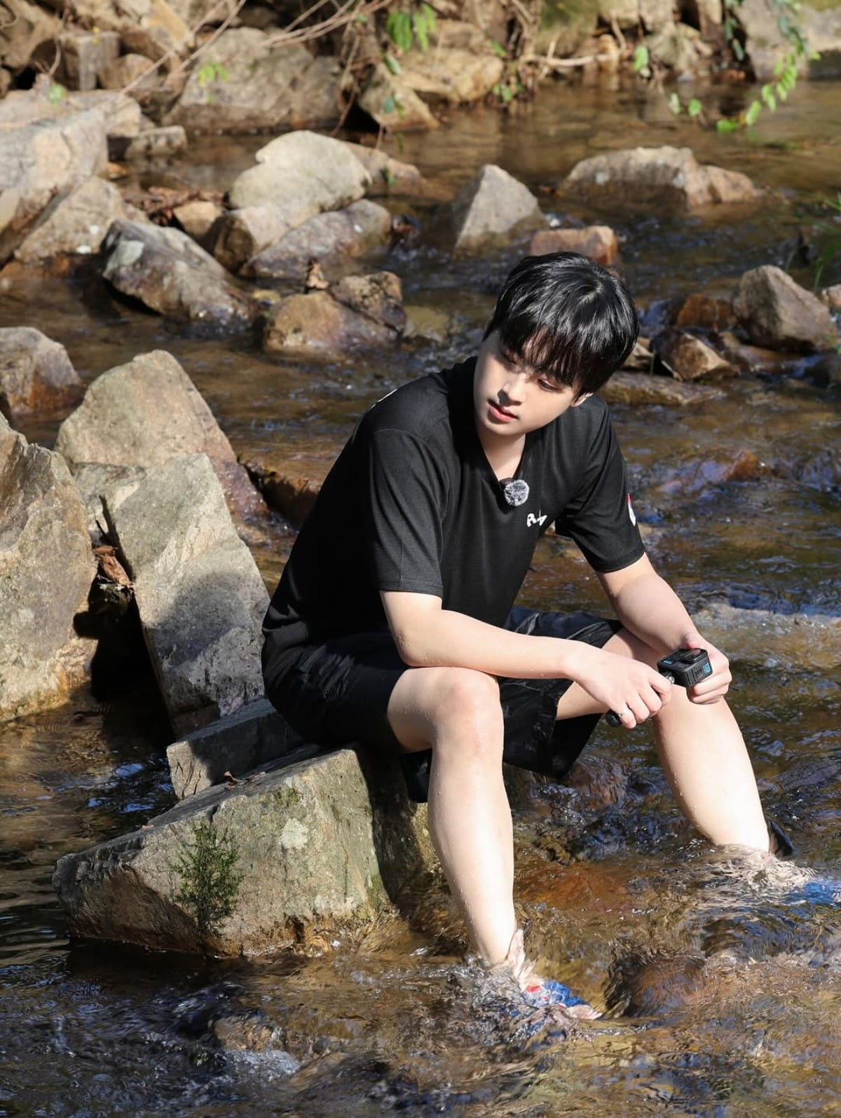 K-Pop Star Lee Chan-won Charms Fans with Youthful Vacation Photos