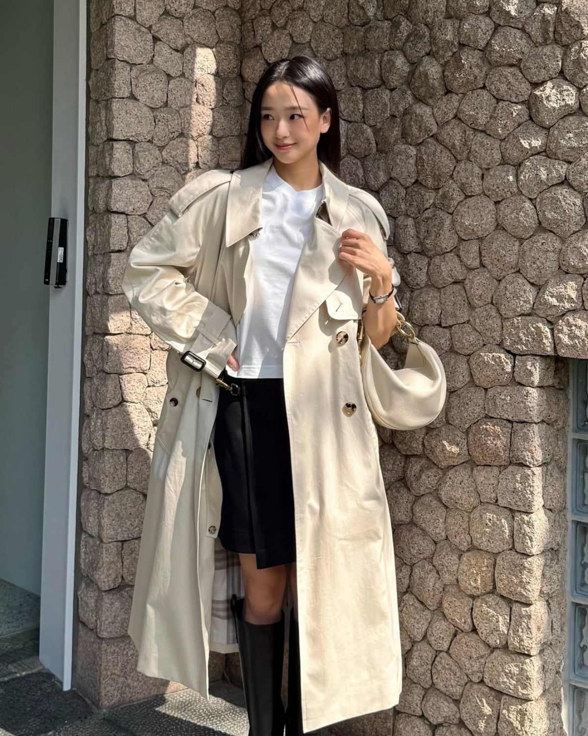 Son Yeon-jae Stuns with Timeless Beauty in Latest Instagram Photos
