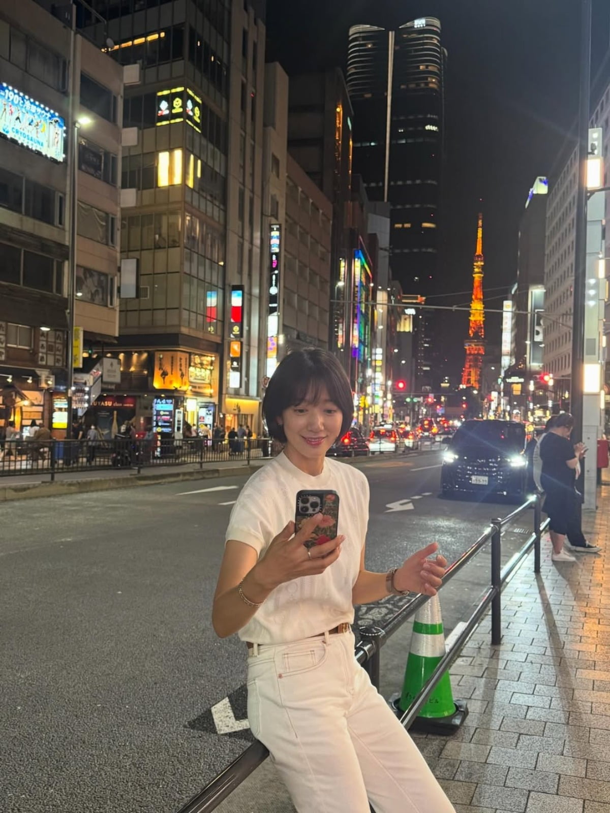 パク・シンヘ、年齢を忘れさせる美しさでファンを魅了