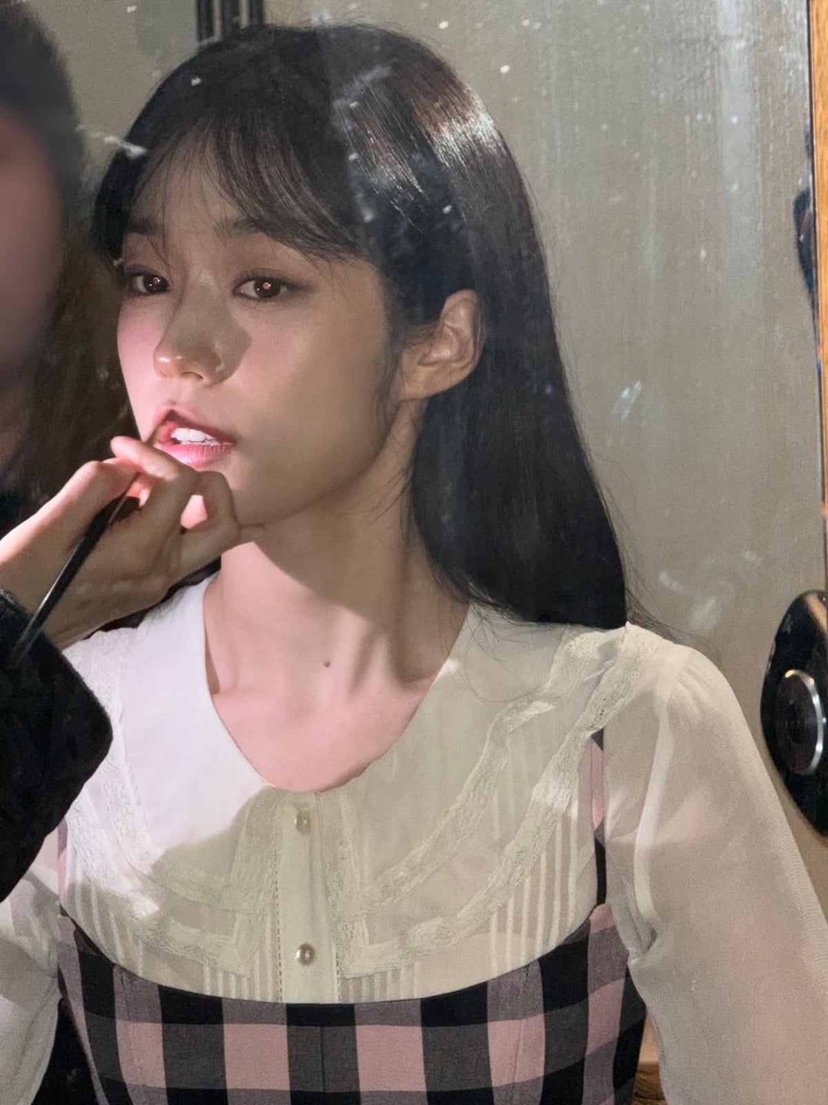 Rising Star Noh Yoon-seo Captivates Fans with Stunning Instagram Photos