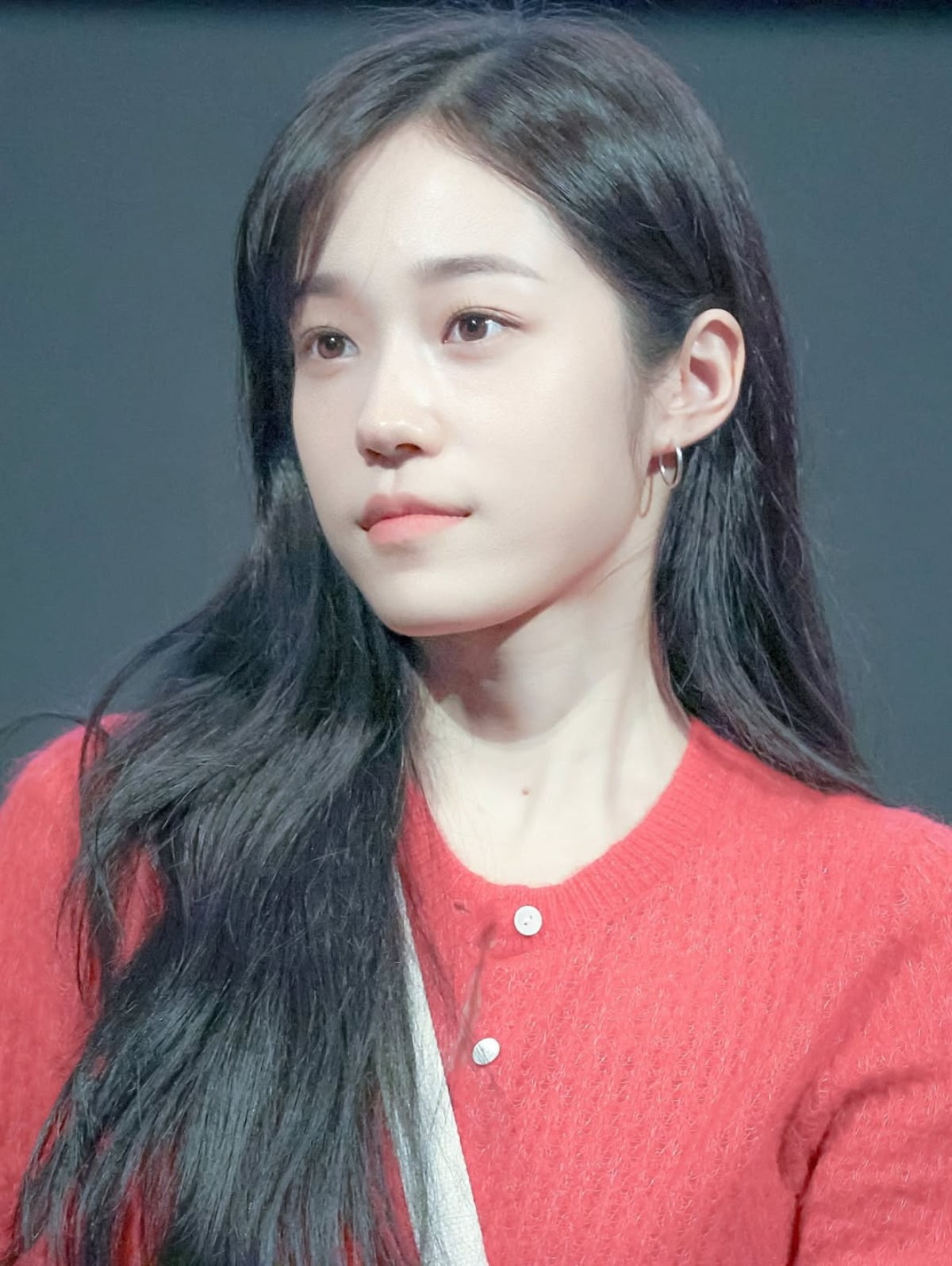 Rising Star Noh Yoon-seo Captivates Fans with Stunning Instagram Photos