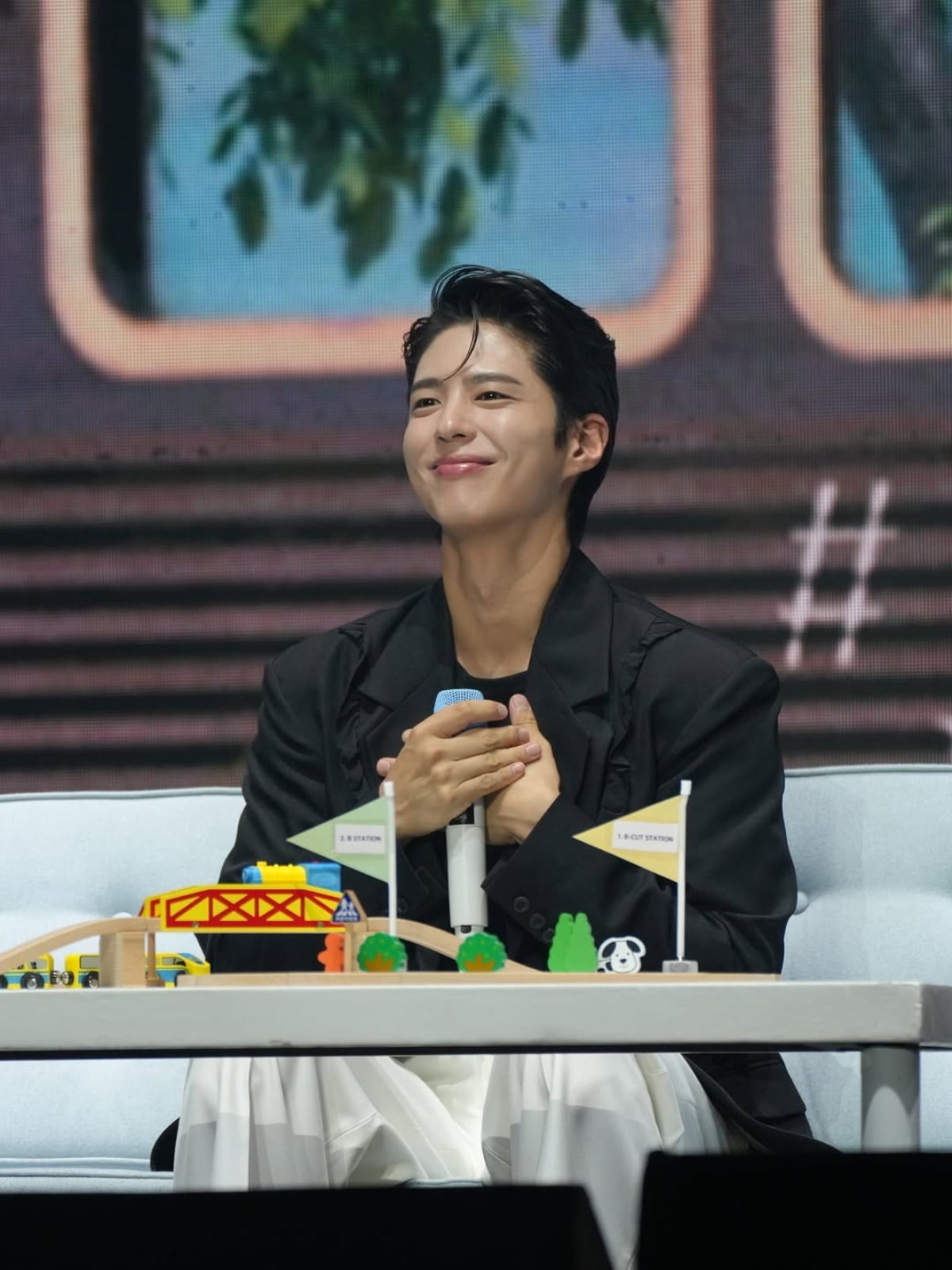 Park Bo-gum Expresses Love for Fans During Final Stop of 2025 Fan Meeting Tour in Chile