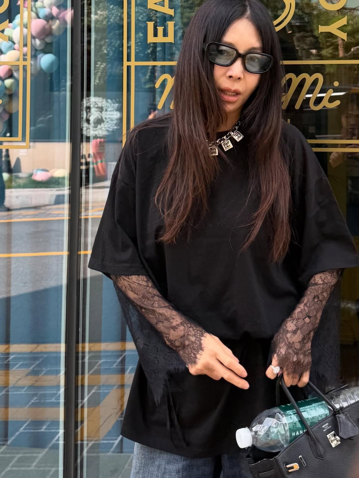 62歳の女優ファン・シンヘ、年齢を忘れた美貌とファッションセンスを披露