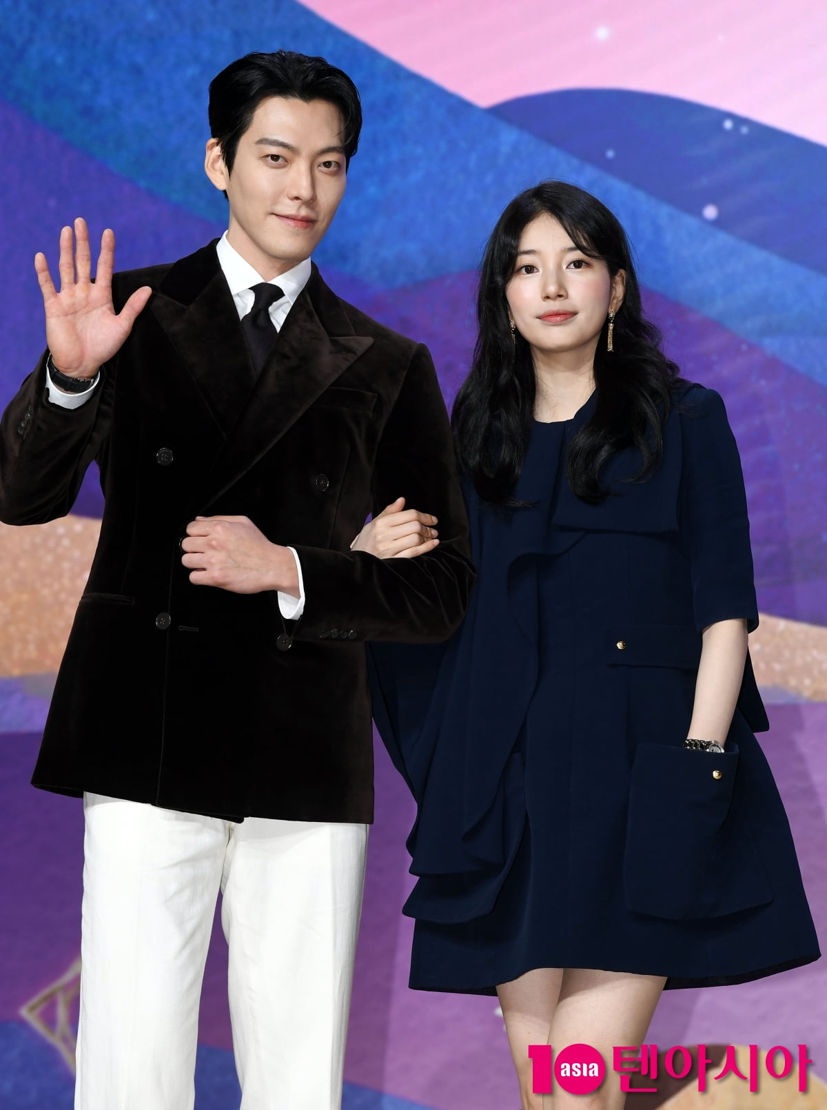 キム・ウビンとスジ、Netflixシリーズ『Genie, Make A Wish』制作発表会に登場