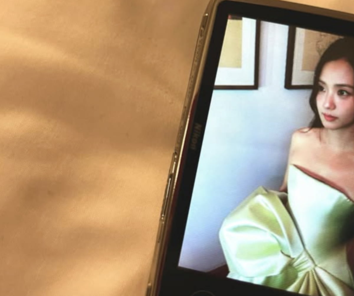 BLACKPINK's Jisoo Stuns in Dior Fitting Ahead of Paris Fashion Show