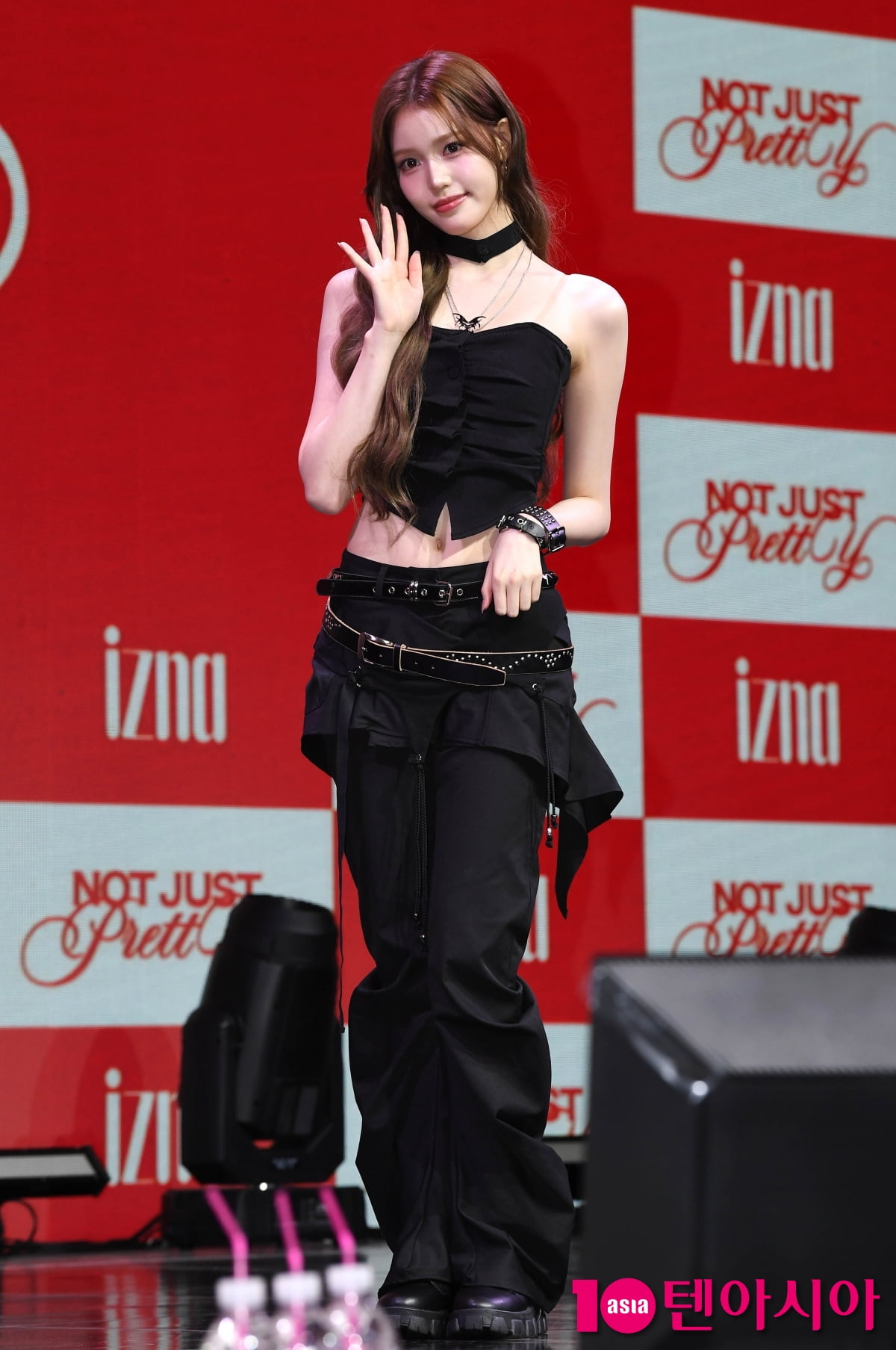 IZNA、強烈な新コンセプトでカムバック！新ミニアルバム『Not Just Pretty』発表
