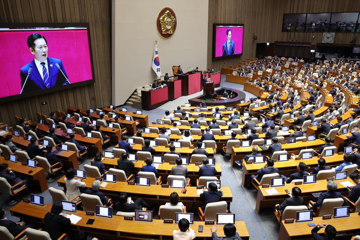 정청래 더불어민주당 대표가 9일 서울 여의도 국회에서 열린 제429회 국회(정기회) 제2차 본회의에서 교섭단체 대표 연설을 하고 있다. / 사진=연합뉴스