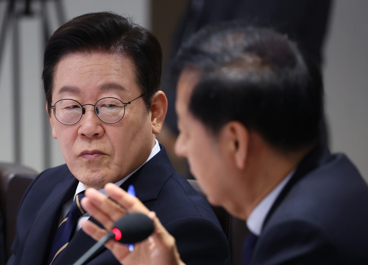 李 "정부의 가격 통제역량 상실로 물가 상승"…적극적 대처 주문