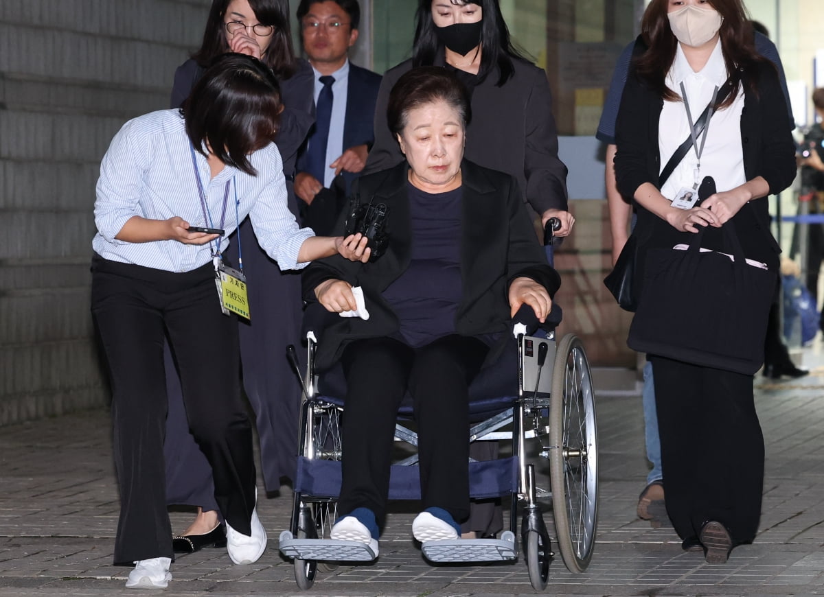 구속 전 피의자 심문(영장실질심사)을 마친 뒤 서울구치소로 향하는 한학자 통일교 총재. 사진=뉴스1
