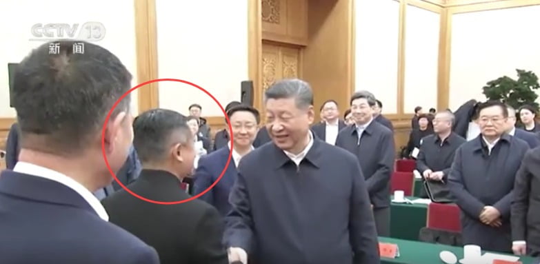 시진핑 중국 국가주석과 악수를 나누고 있는 마윈 알리바바 창업자. 사진=중국 CCTV 캡처