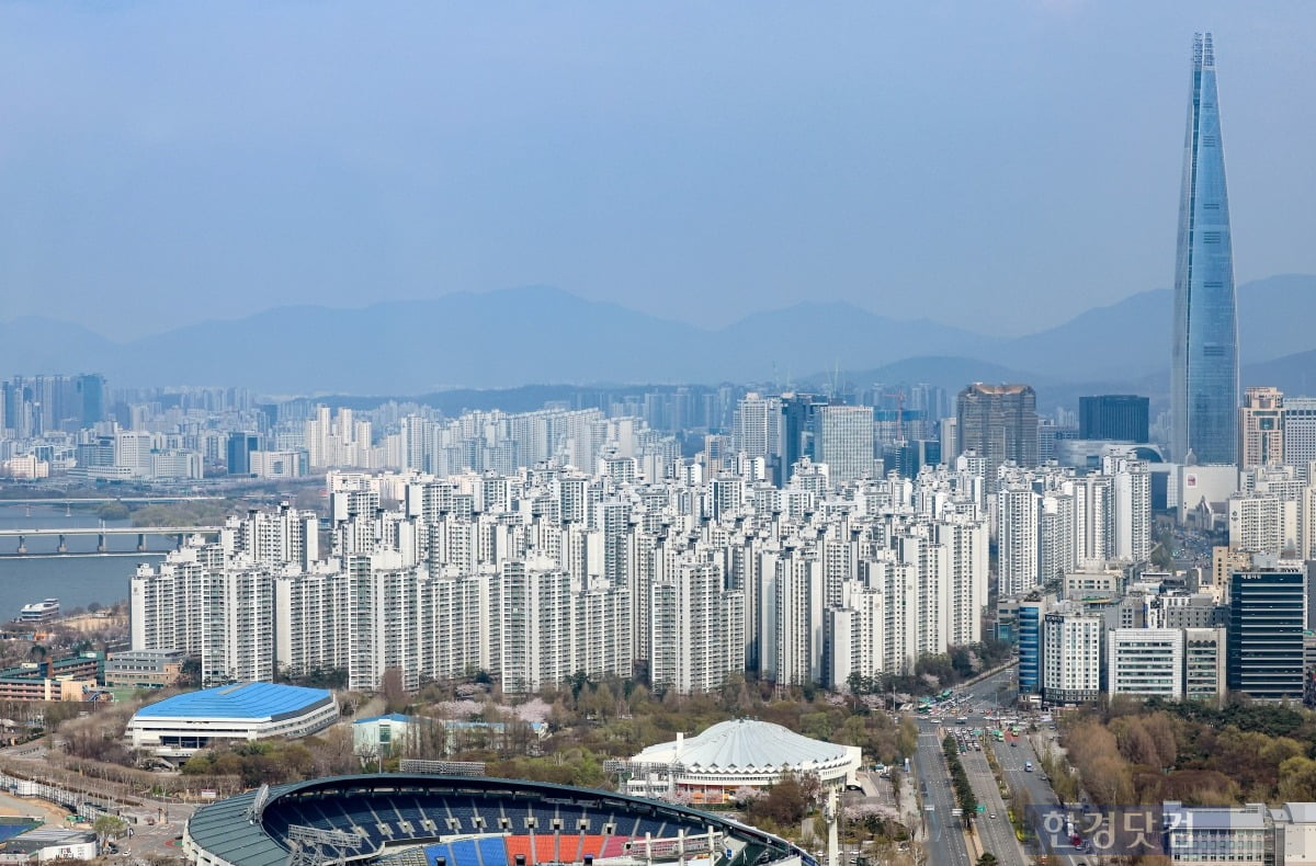 "고위 공직자도 이 동네 집은 안 팔죠"…줄줄이 '신고가'