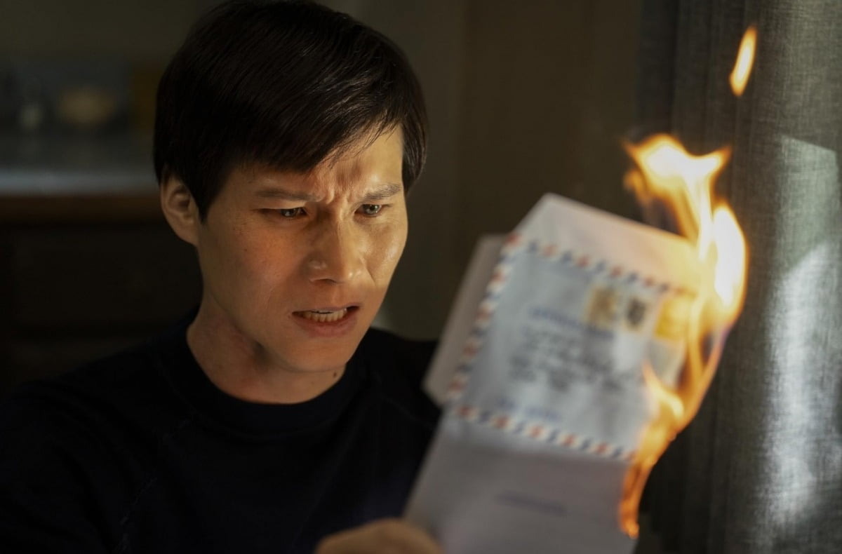 HBO 7부작 <동조자> 스틸컷 / 사진. ©Hopper Stone/HBO/Hopper Stone/SMPSP, 출처. ⓒIMDb