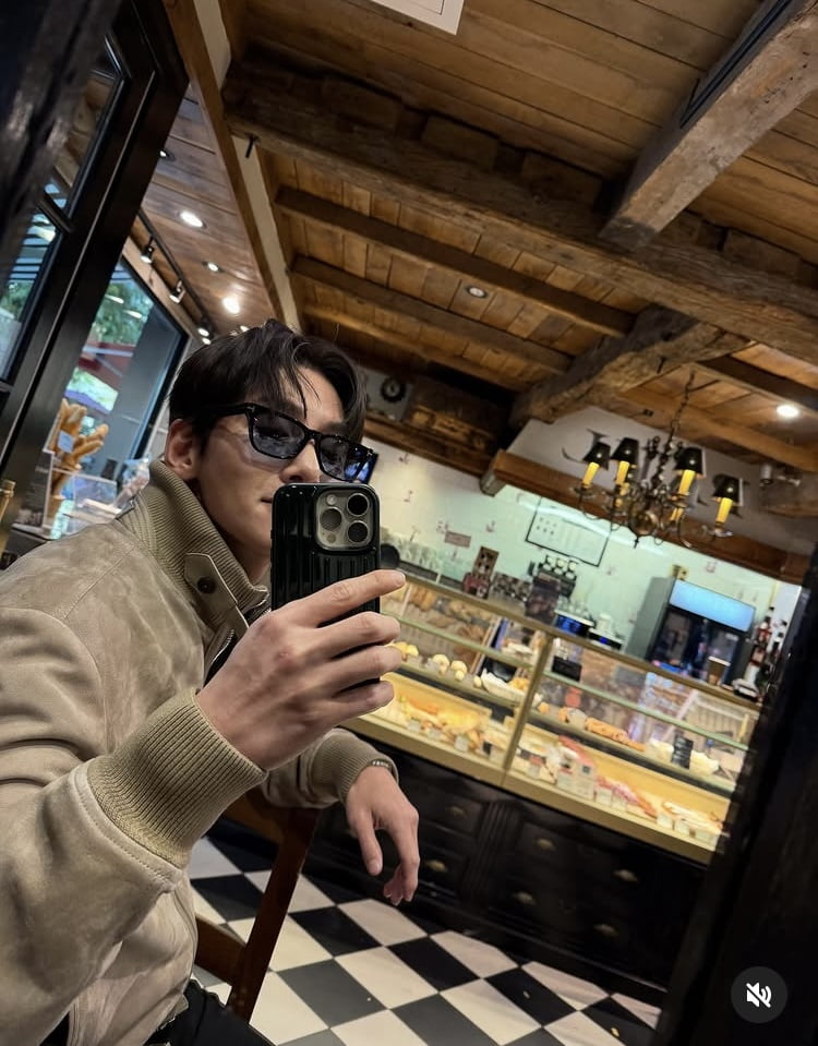 Ji Chang-wook Stuns with God-like Visuals at a Winery Visit