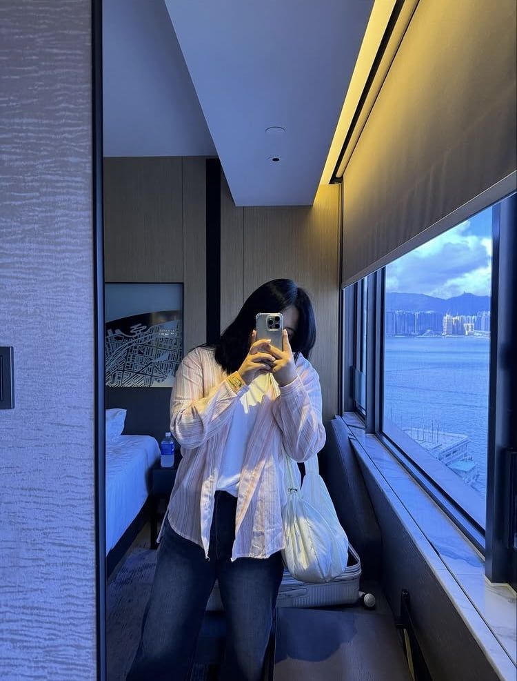Trot Singer Park Seo-jin's Sister, Park Hyo-jung, Shares Hong Kong Travel Diary