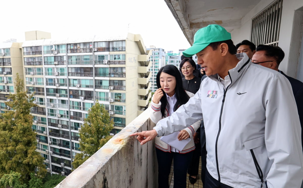 [포토] 은마아파트 점검하는 오세훈 시장