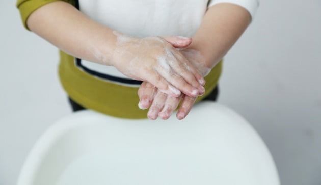 성인 16%, 용변 후 손 안 씻는다…남성, 여성의 2배