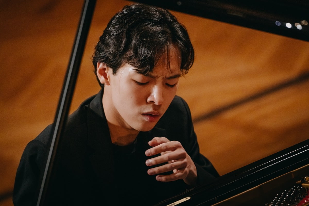 제19회 쇼팽 국제 콩쿠르 3라운드 무대에서 연주중인  피아니스트 이혁 . 사진제공=쇼팽 인스티튜트. 
