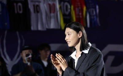 '배구 레전드' 김연경, 공식 은퇴…"긴 여정, 팬들 덕에 가능"