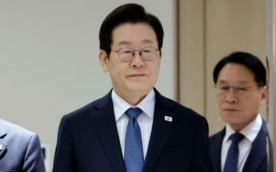 코스피 '연일 신고가'…李 대통령 "이게 정상, 더 오를 수 있어"