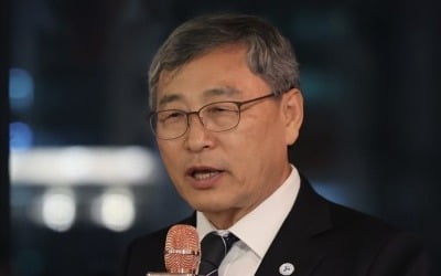 '취임 1년' 정근식 서울교육감 “수능 절대평가 전환 필요"