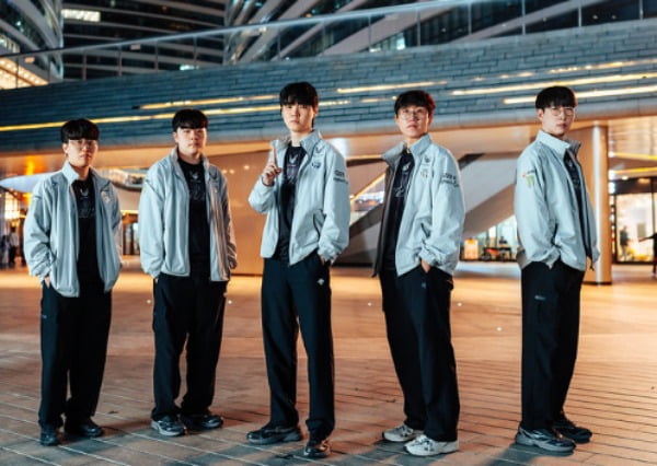 젠지 e스포스 선수단의 모습. 왼쪽부터 '기인' 김기인, '캐니언' 김건부, '쵸비' 정지훈, '룰러' 박재혁, '듀로' 주민규 / 라이엇게임즈 제공