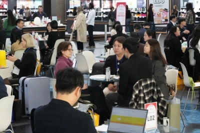 "韓 화장품 좋아요" 갈채...롯데홈쇼핑 오스트리아서 중기 판로개척