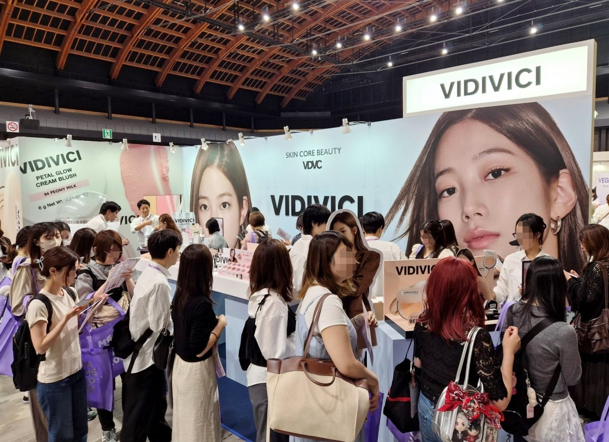 메가 코스메랜드 비디비치 팝업 현장에 많은 소비자가 몰려있다./사진=신세계인터내셔날 제공 