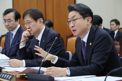 이억원 "캄보디아 범죄수익에 '선제적 계좌정지' 검토"