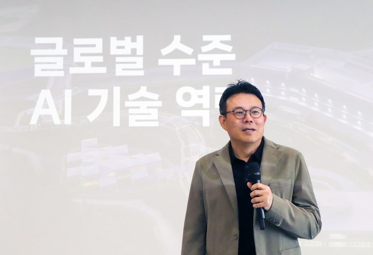 이상준 네이버클라우드 CIO가 지난 27일 각 세종에서 열린 테크밋업에서 데이터센터 각 세종에 대해 설명하고 있다. 사진=네이버클라우드 
