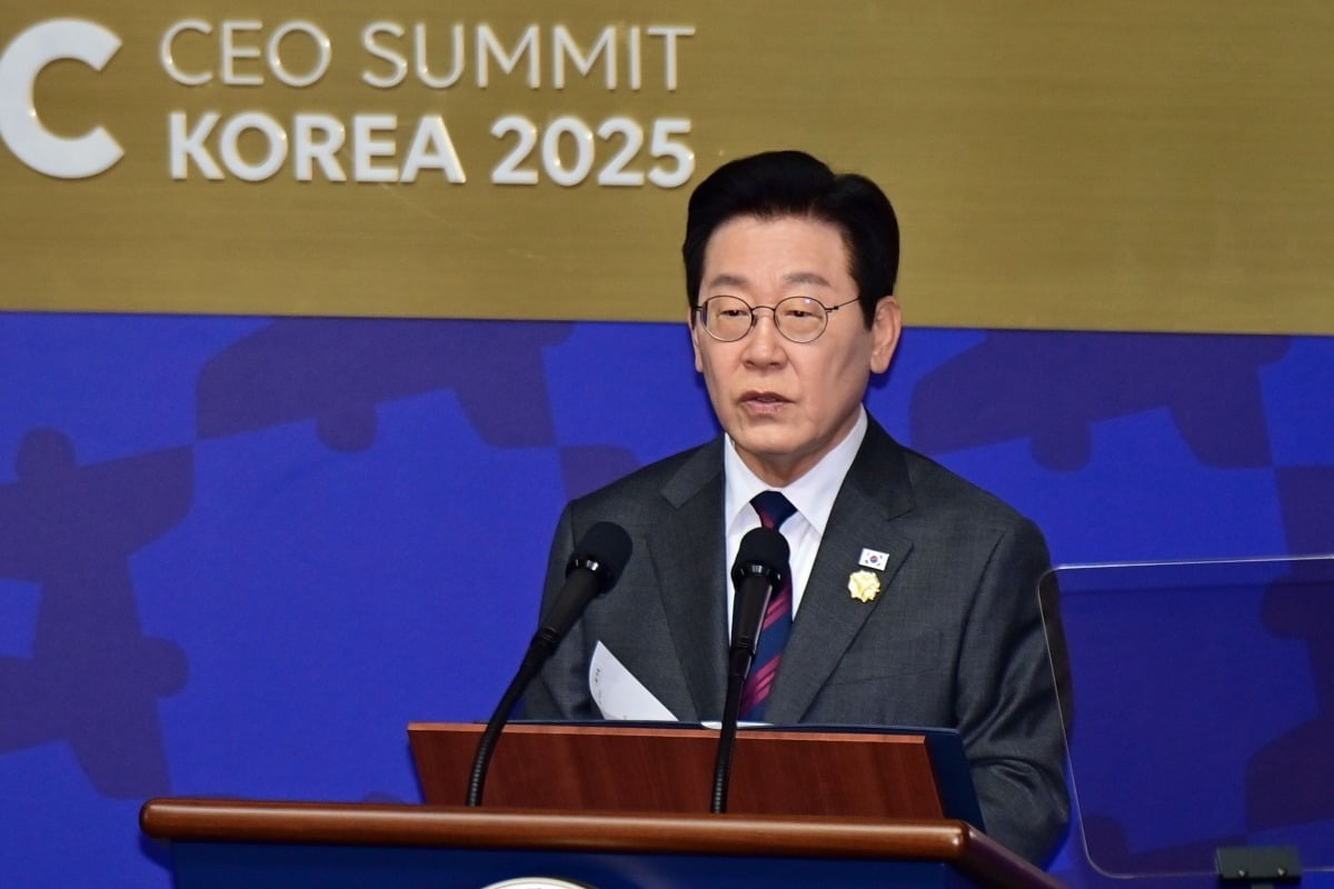 李 대통령 "보호무역 고개 들어…APEC은 자유 무역 선봉장"