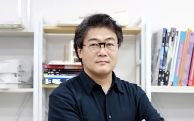"싸고 튼튼한 집은 기본권, 아파트 브랜드화가 사회적 불안 부추겨" [강영연의 건축 그리고 건축가]