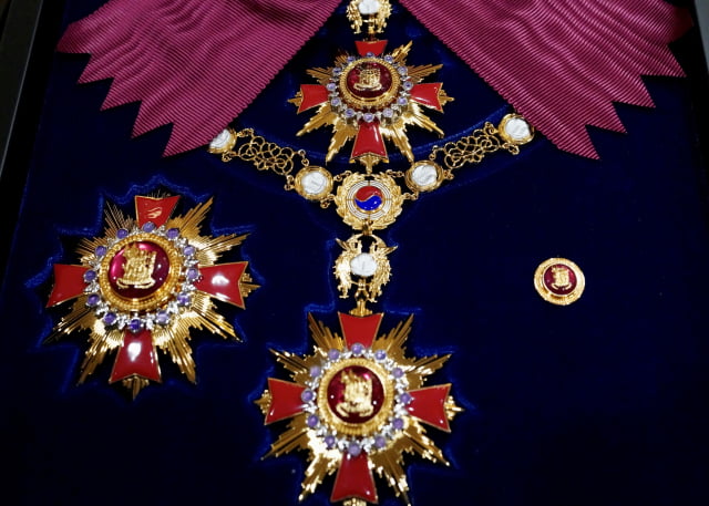 금값만 1억3000만원…트럼프가 받은 황금 무궁화대훈장 [APEC 2025]