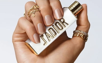 "생일선물로 디올 보내줘"…명품 선물 늘어나더니 '들썩'