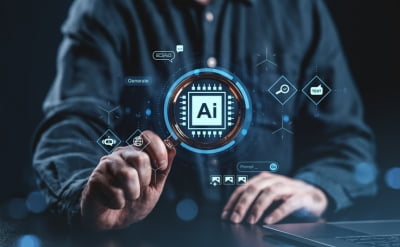 "신입직원 교육 골치아파"…청년 일자리 먹어 치운 챗GPT [강진규의 데이터너머]