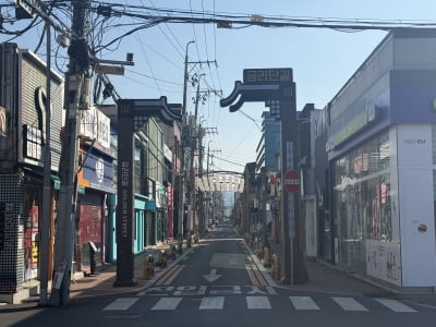 "관광객이 사라졌어요" 경주 시내 텅텅…매출 반토막 '비명'