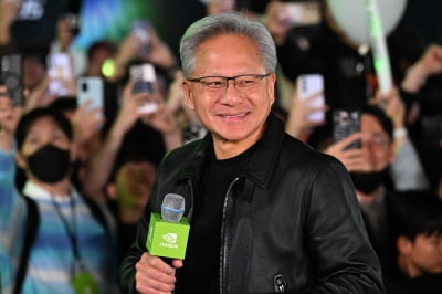 [포토] 젠슨 황, 엔비디아 GPU ‘지포스’ 한국 출시 25주년 행사 참석
