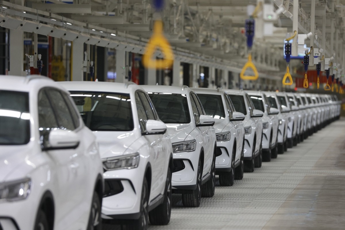 '중국 전기차 1위' BYD…주가 부진에도 월가는 "반드시 오른다" [종목+]