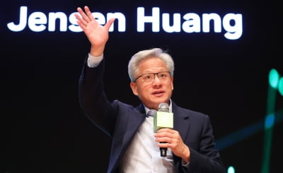 [포토] 국내 취재진 질문에 답하는 젠슨 황