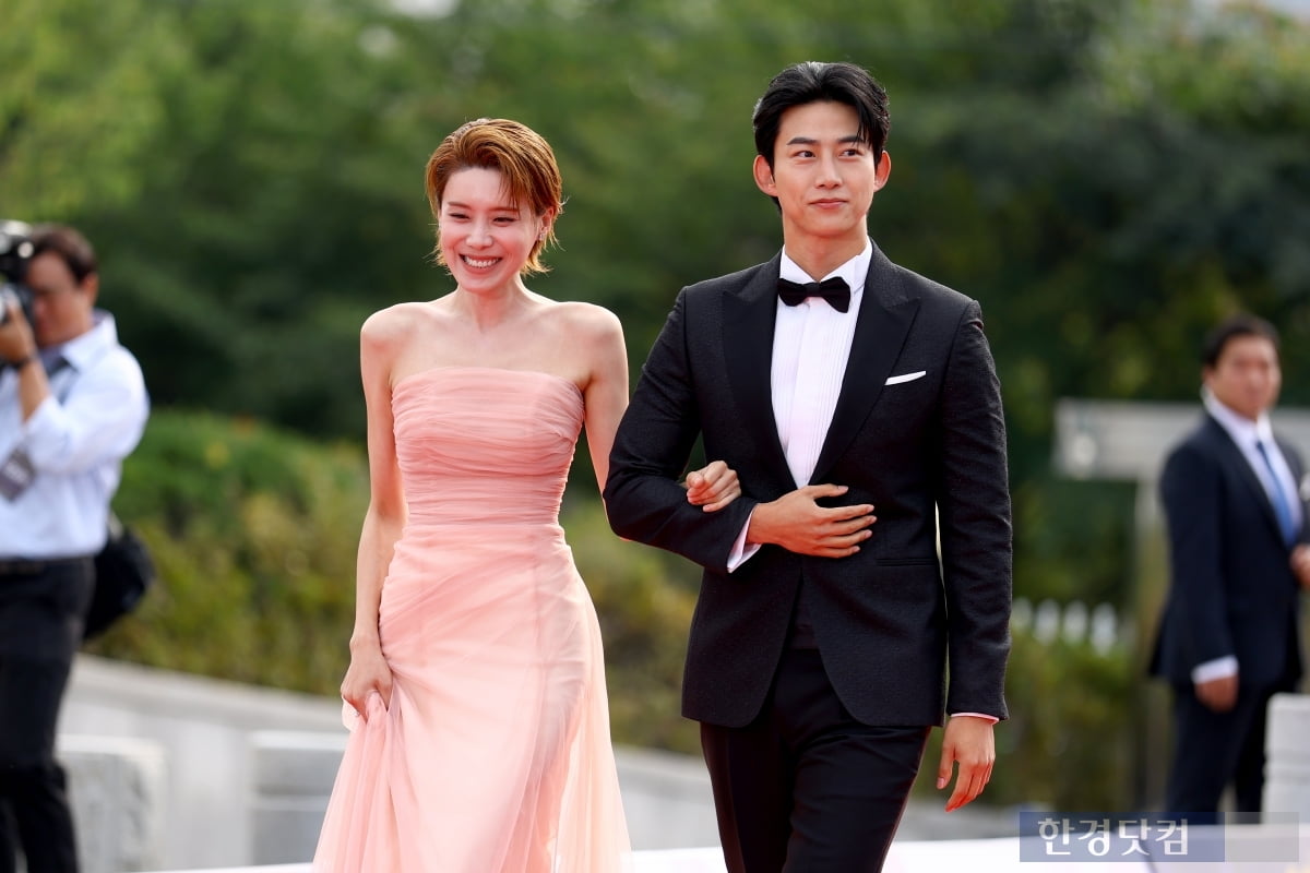 [포토] 장도연-옥택연, '우월한 비주얼에 시선강탈' (서울드라마어워즈 2025)