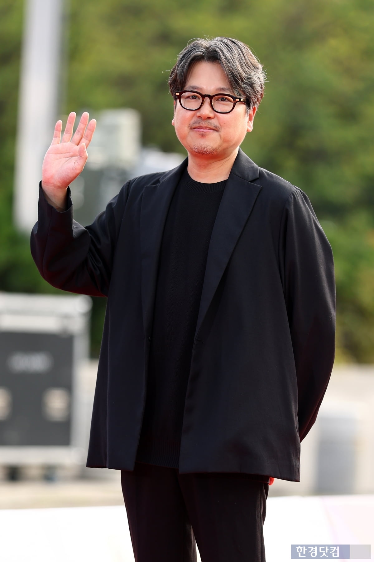 [포토] 레드카펫 밟는 '중증외상센터' 이도윤 감독 (서울드라마어워즈 2025)