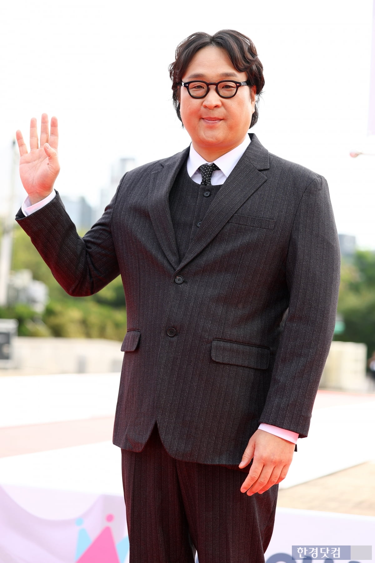 [포토] 구성환, '멋진 슈트 입고 레드카펫 등장' (서울드라마어워즈 2025)