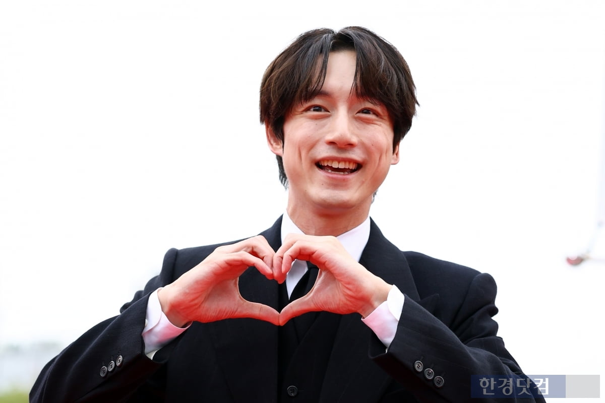 [포토] 사카구치 켄타로, '팬들 마음 흔드는 멋진 미소~' (서울드라마어워즈 2025)