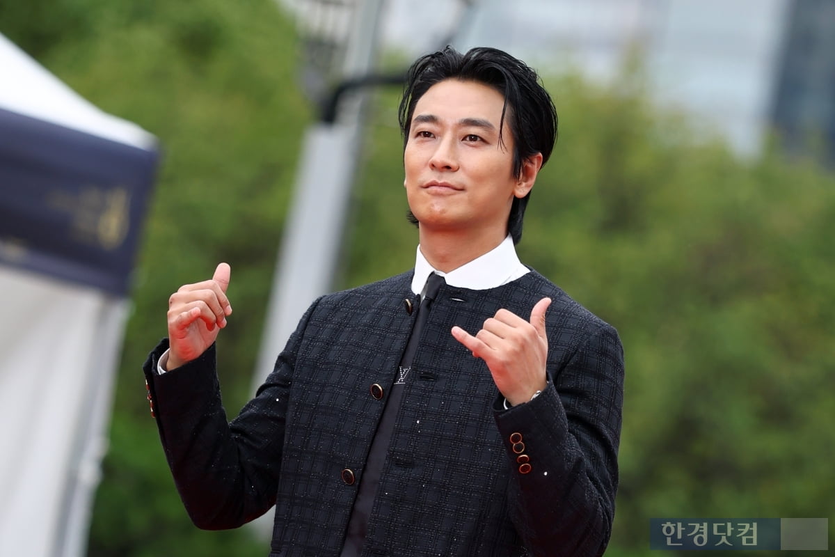 [포토] 주지훈, '팬들 환호 부르는 멋진 남자' (서울드라마어워즈 2025)